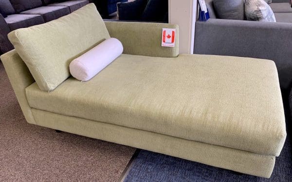 CHAISE Custom made in Canada
